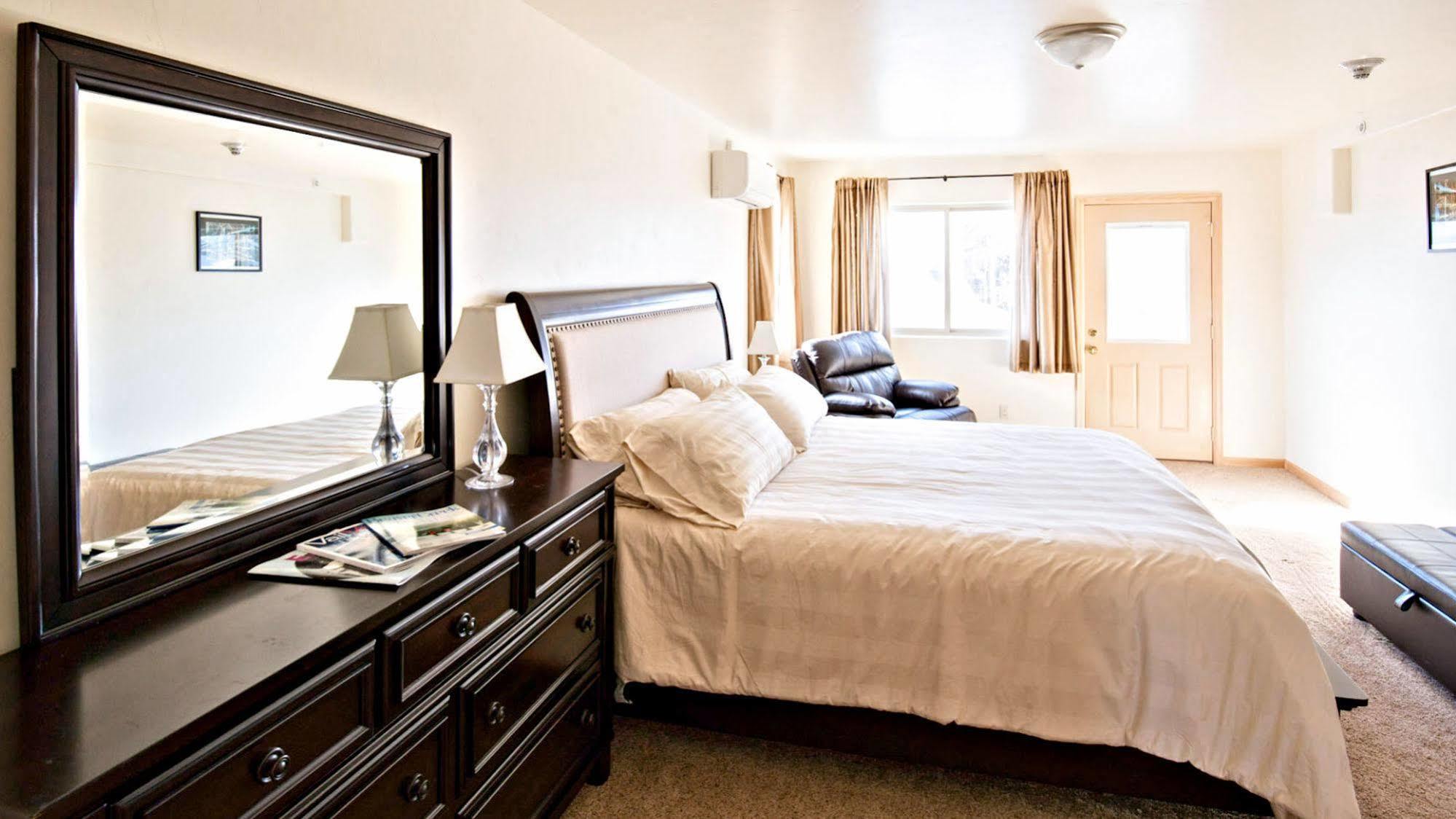 Mein Haus Bed & Breakfast Avon Exterior photo