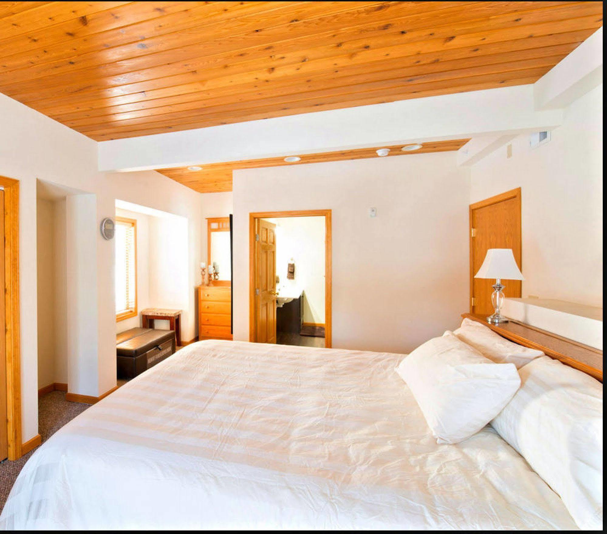 Mein Haus Bed & Breakfast Avon Exterior photo