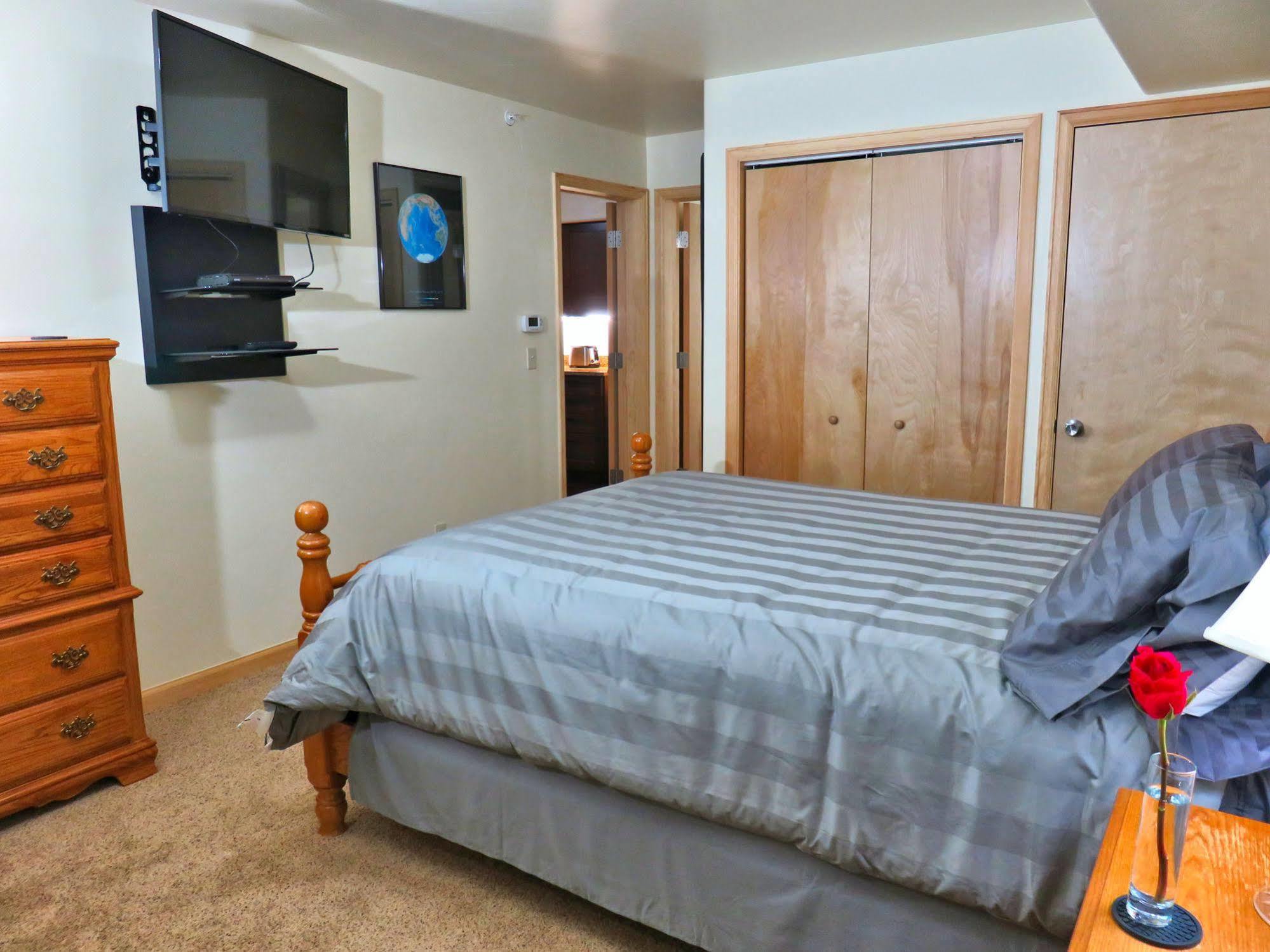 Mein Haus Bed & Breakfast Avon Exterior photo